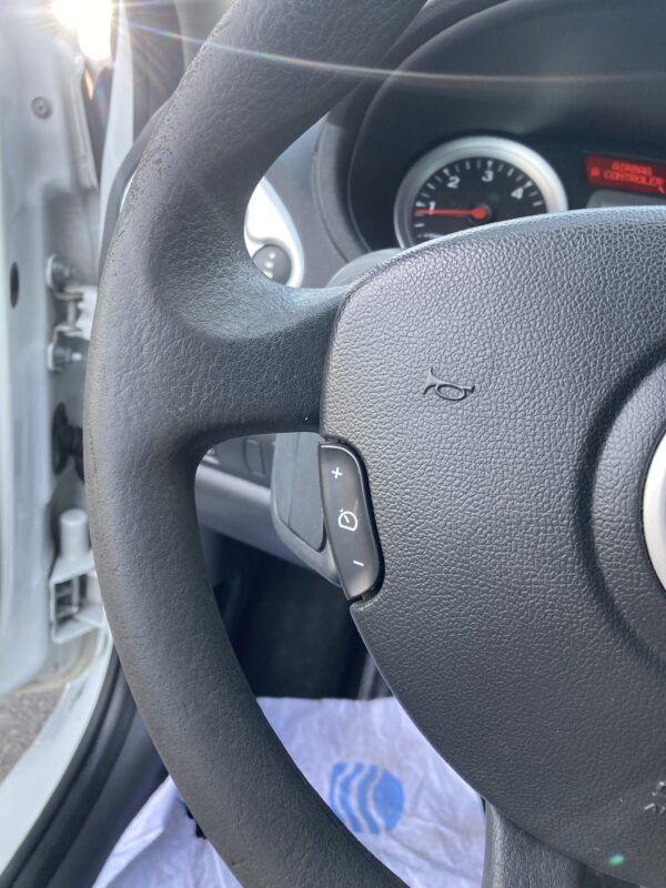 RENAULT CLIO III 1.5 DCI 88cv – Image 10
