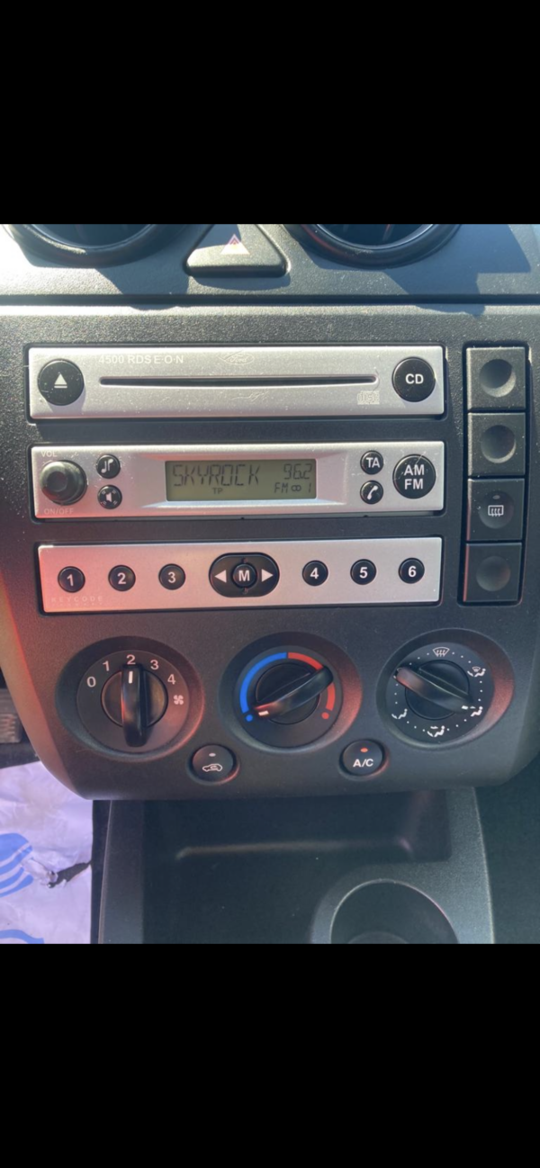 FORD FIESTA 1.3i 70cv – Image 8
