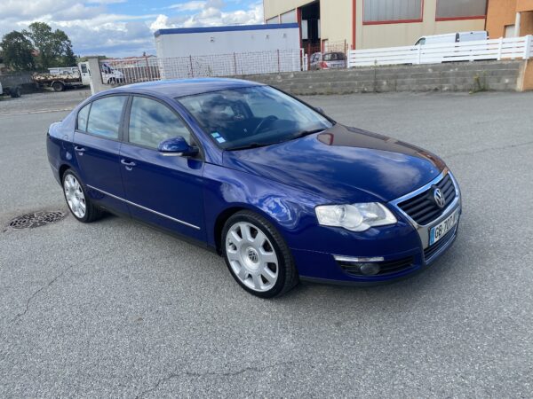 VOLKSWAGEN PASSAT 2.0 FSI CARAT 4 MOTION – Image 4