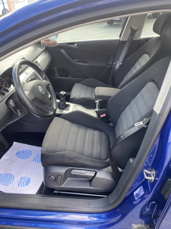 VOLKSWAGEN PASSAT 2.0 FSI CARAT 4 MOTION – Image 6