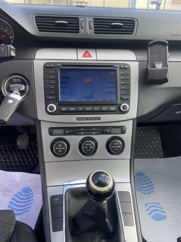 VOLKSWAGEN PASSAT 2.0 FSI CARAT 4 MOTION – Image 10