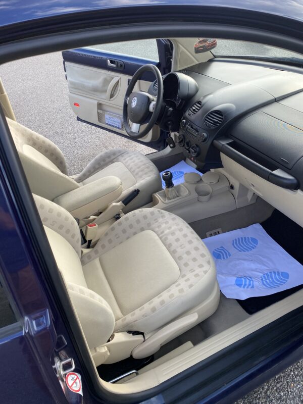 Volkswagen New Beetle 2.0 – Image 10