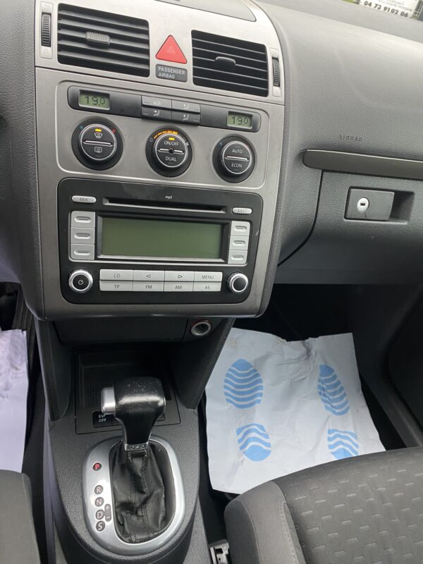 VOLKSWAGEN TOURAN 1.9 TDI 105 cv 7 PLACES – Image 9