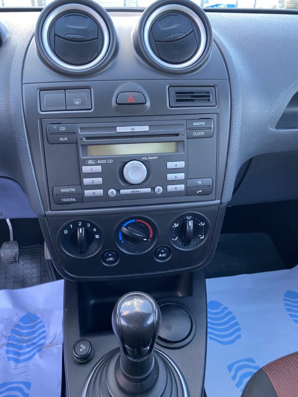 Ford Fiesta 1.3i 70cv – Image 10