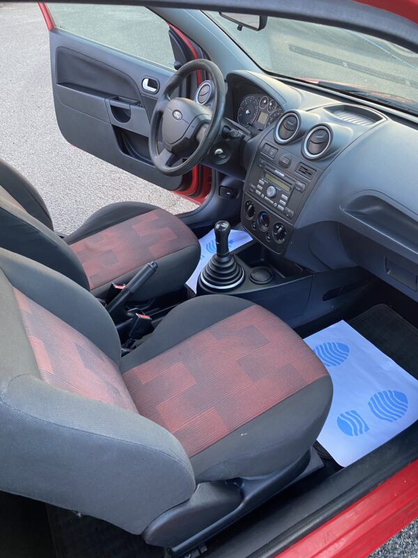 Ford Fiesta 1.3i 70cv – Image 12