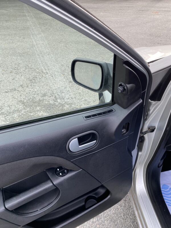 Ford Fiesta 1.4i 16v 80cv – Image 10