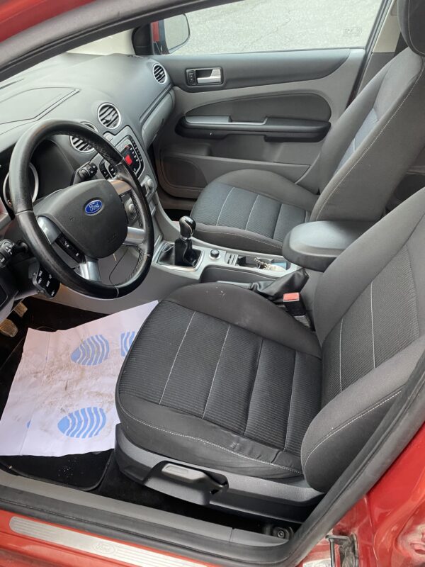 Ford Focus 1.6 Tdci 110cv – Image 8