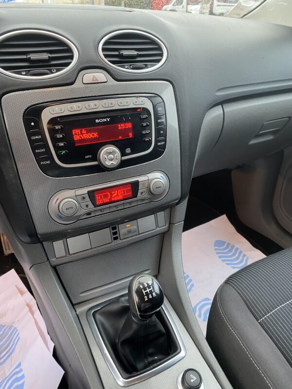 Ford Focus 1.6 Tdci 110cv – Image 9