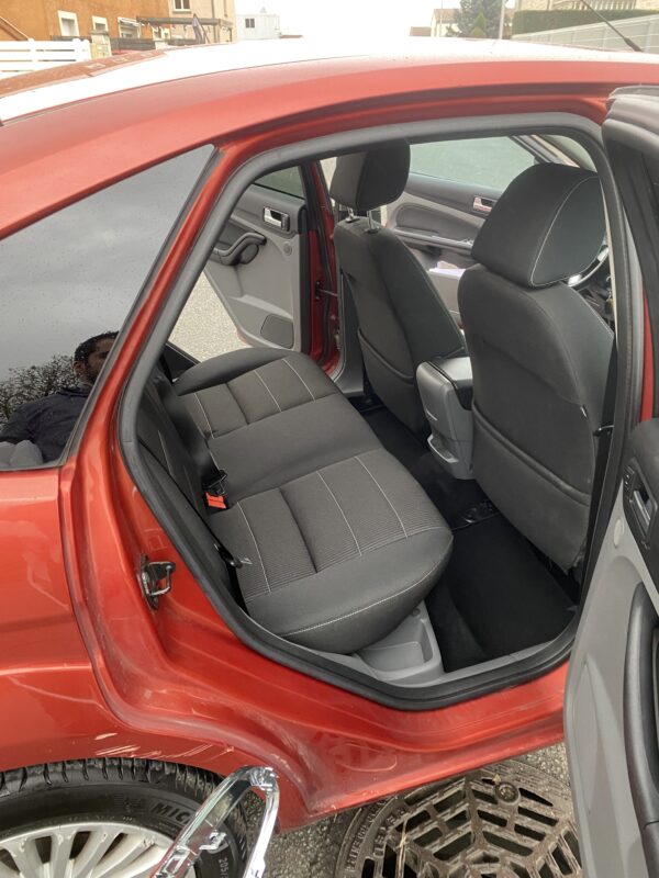 Ford Focus 1.6 Tdci 110cv – Image 11