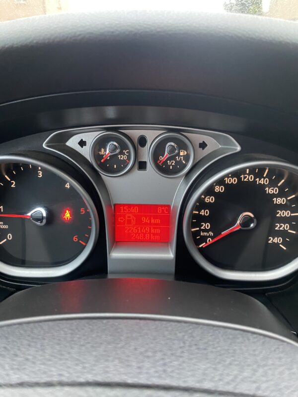 Ford Focus 1.6 Tdci 110cv – Image 14