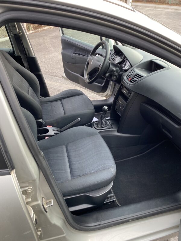 Peugeot 207 1.4 hdi 70cv – Image 15
