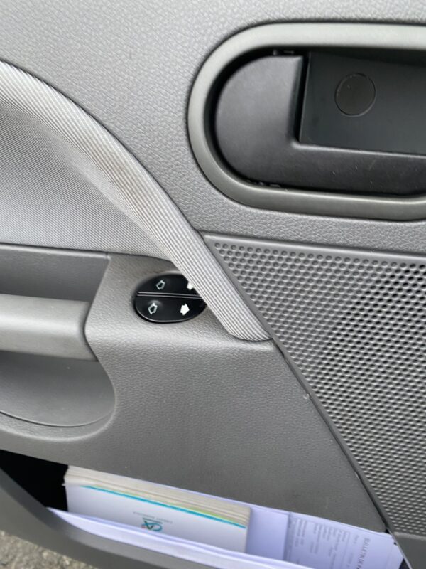 Ford Fiesta 1.3i 70cv – Image 10