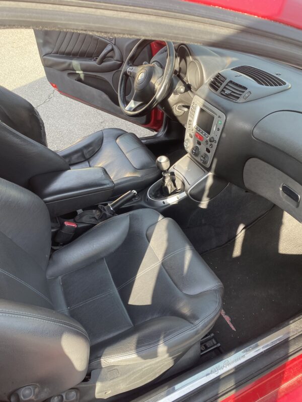 Alfa Romeo GT 1.9 JTD 150cv – Image 17