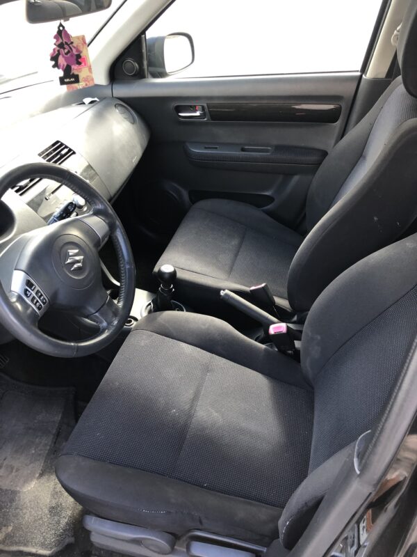 Suzuki Swift 1.3i 4WD 92cv – Image 8