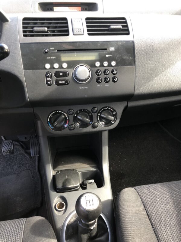 Suzuki Swift 1.3i 4WD 92cv – Image 10